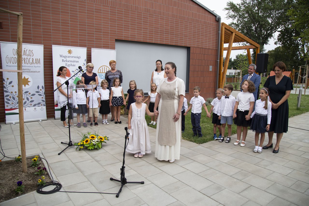 Balatonalmádi oviátadó 2 - (F. Todoroff Lázár).jpg