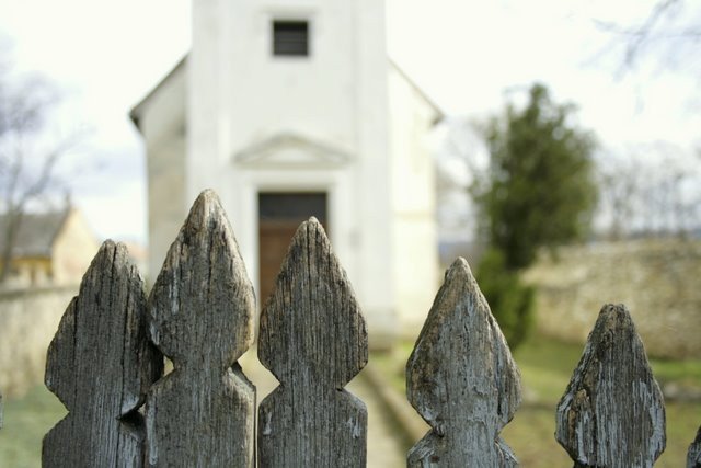 templomkerítés, illusztráció, Kalocsai Richárd